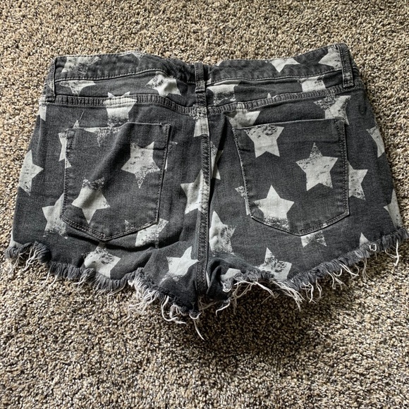 Black and grey star shorts - Picture 2 of 3